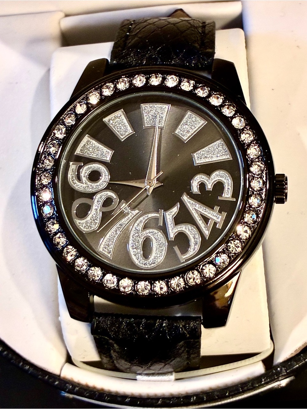 Women's Geneva Analog Quartz Rhinestone Watch (Battery Needed)